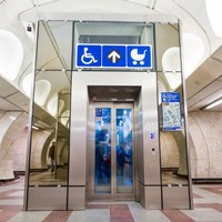 El objetivo de la Compañía de Transporte Público de Praga es que todas las estaciones de metro estén libres de barreras para 2028.