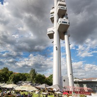 Žižkovská televizní věž je se svými 216 metry nejvyšší pražskou stavbou