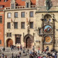 Dopřejte si prohlídku jednoho z nejikoničtějších míst Prahy, Staroměstské radnice, bez čekání ve frontě. 