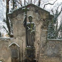 Alegorie Víry od Josefa Maxe na hrobě bratří Maxových